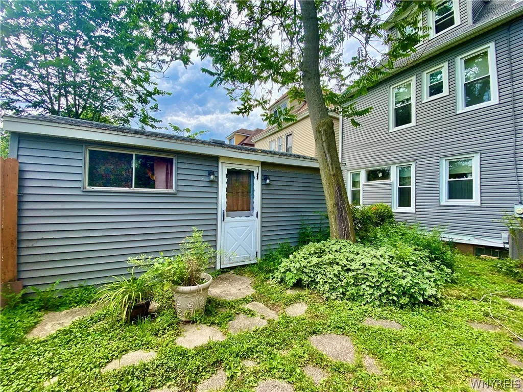 Put the TLC into this house and make it your new Home Sweet Home.