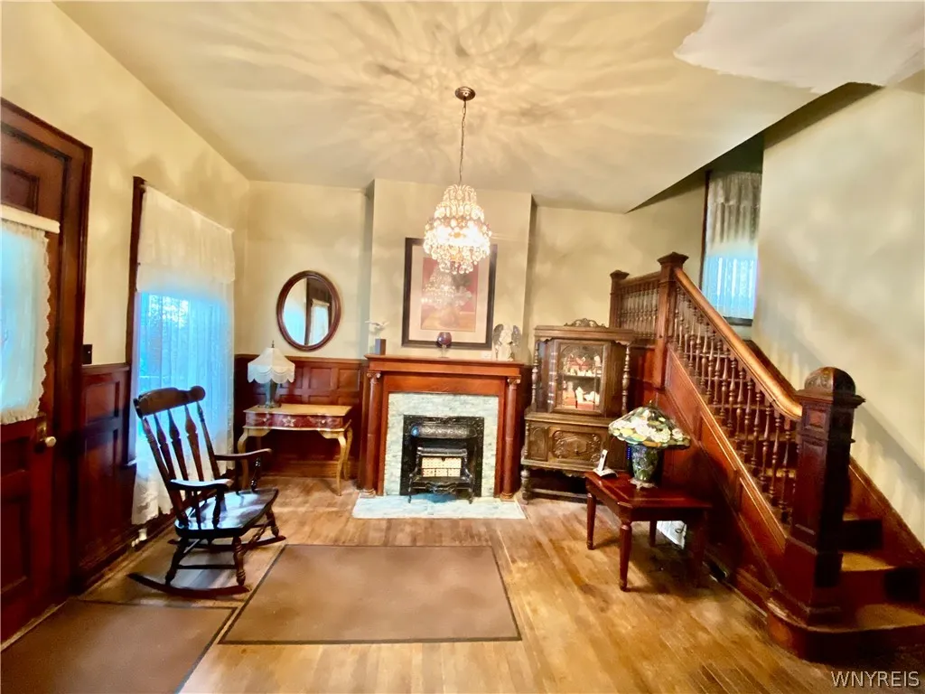 Beautiful staircase to 2nd floor.