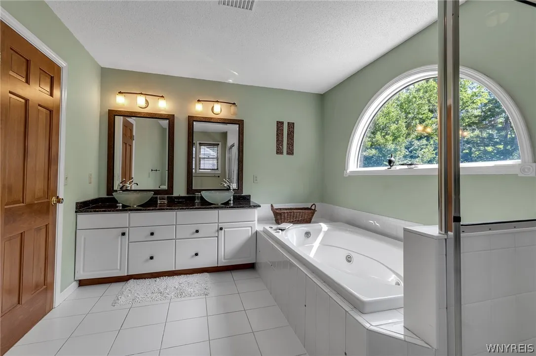 4631 Winding Woods Lane, Hamburg, New York 14075, Hamburg, New York 14075, 4 Bedrooms Bedrooms, 9 Rooms Rooms,2 BathroomsBathrooms,Residential,Closed,4631 Winding Woods Lane, Hamburg, New York 14075,0,B1550243
