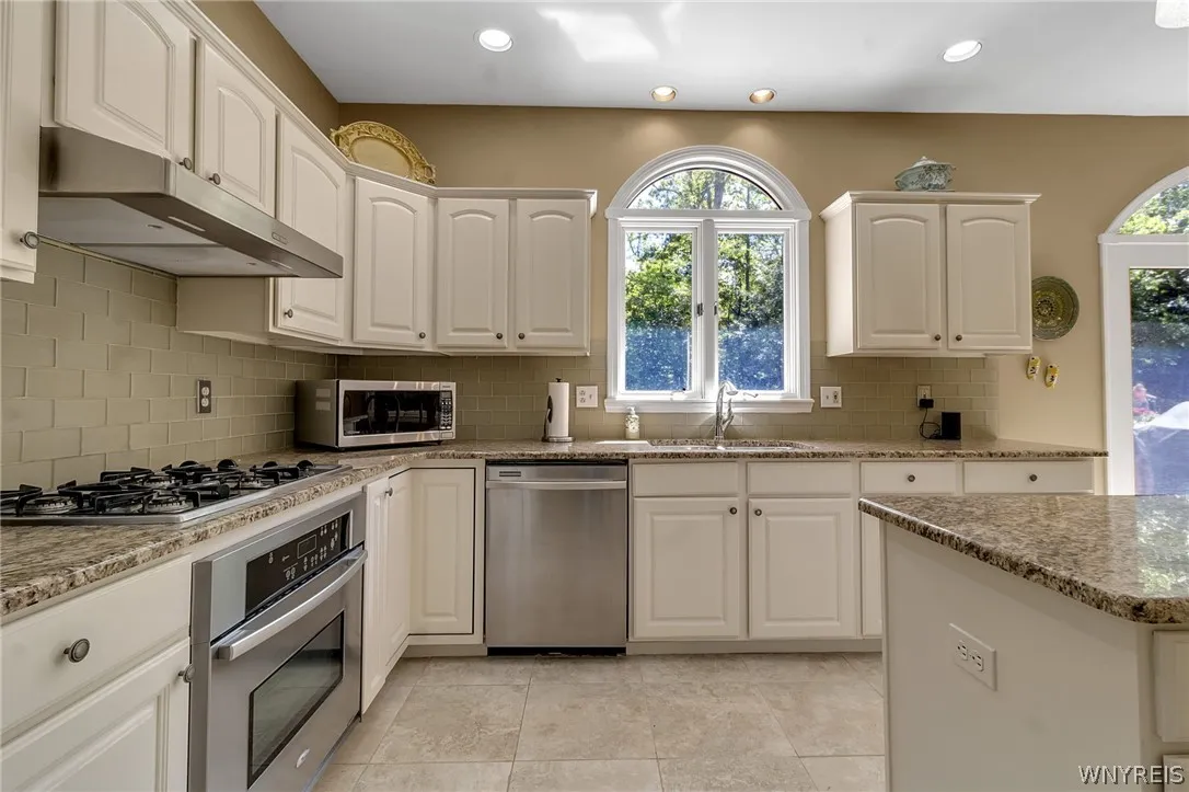 4631 Winding Woods Lane, Hamburg, New York 14075, Hamburg, New York 14075, 4 Bedrooms Bedrooms, 9 Rooms Rooms,2 BathroomsBathrooms,Residential,Closed,4631 Winding Woods Lane, Hamburg, New York 14075,0,B1550243