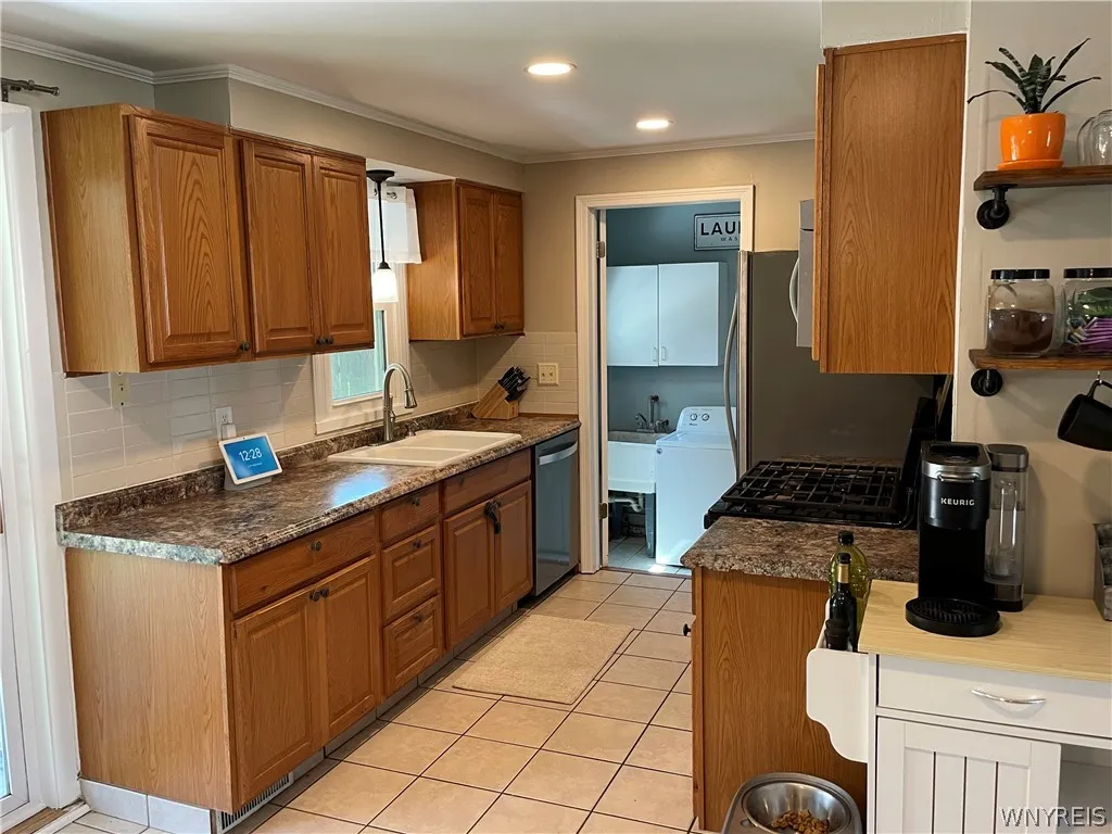 4977 Mount Vernon Boulevard, Hamburg, New York 140, Hamburg, New York 14075, 2 Bedrooms Bedrooms, 5 Rooms Rooms,1 BathroomBathrooms,Residential,Closed,4977 Mount Vernon Boulevard, Hamburg, New York 140,0,B1550375