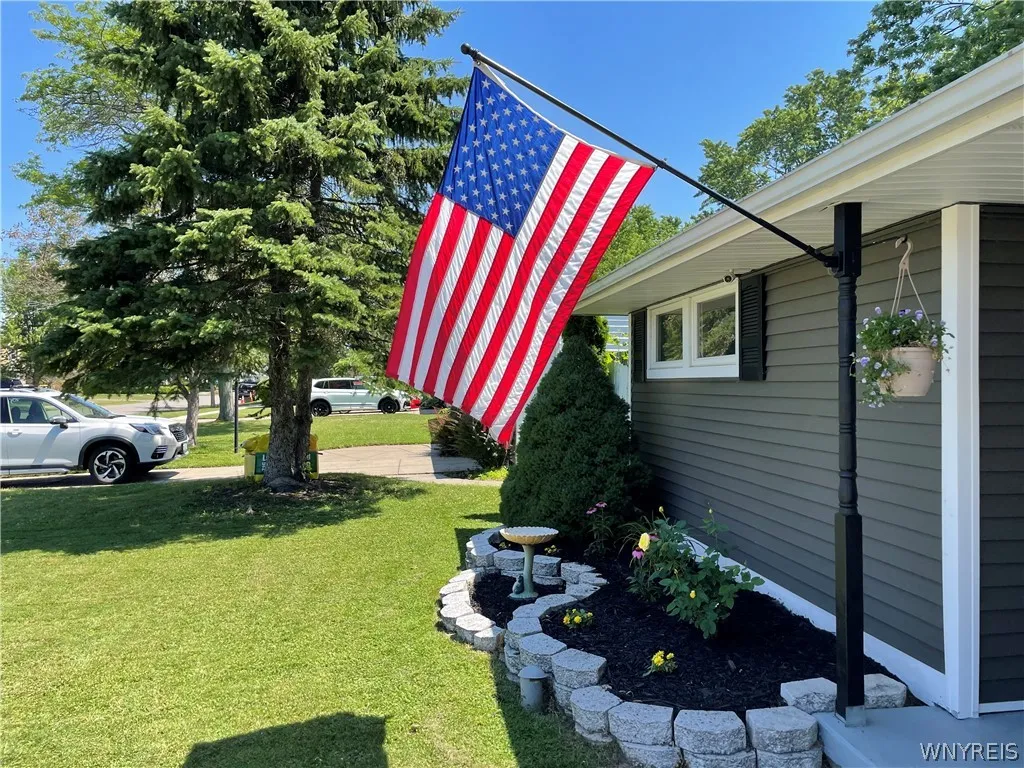 4977 Mount Vernon Boulevard, Hamburg, New York 140, Hamburg, New York 14075, 2 Bedrooms Bedrooms, 5 Rooms Rooms,1 BathroomBathrooms,Residential,Closed,4977 Mount Vernon Boulevard, Hamburg, New York 140,0,B1550375