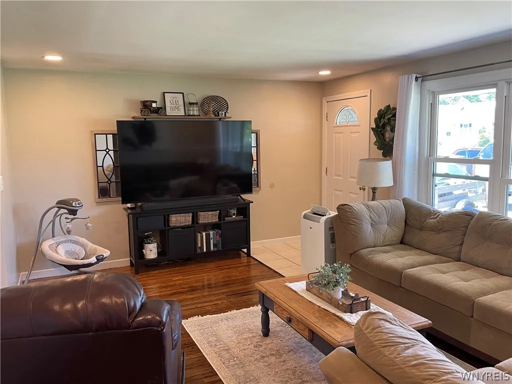 4977 Mount Vernon Boulevard, Hamburg, New York 140, Hamburg, New York 14075, 2 Bedrooms Bedrooms, 5 Rooms Rooms,1 BathroomBathrooms,Residential,Closed,4977 Mount Vernon Boulevard, Hamburg, New York 140,0,B1550375