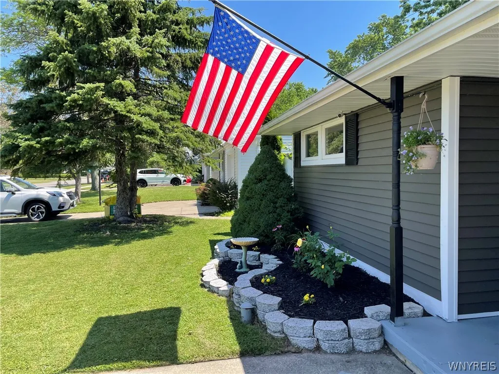 4977 Mount Vernon Boulevard, Hamburg, New York 140, Hamburg, New York 14075, 2 Bedrooms Bedrooms, 5 Rooms Rooms,1 BathroomBathrooms,Residential,Closed,4977 Mount Vernon Boulevard, Hamburg, New York 140,0,B1550375