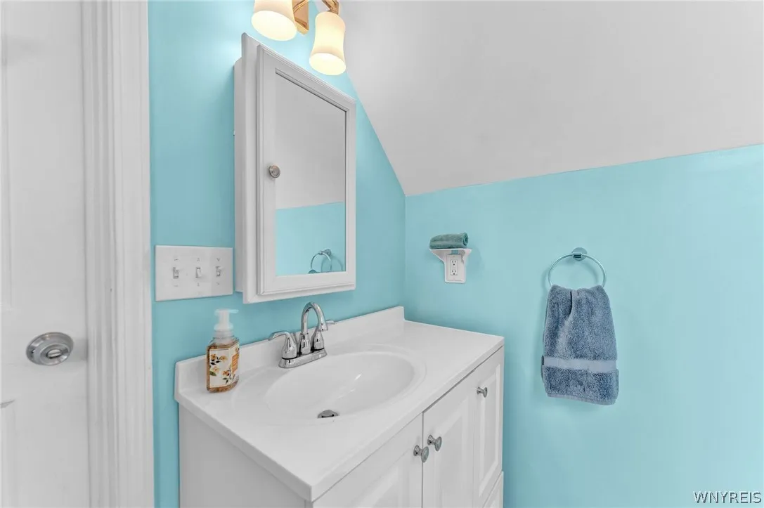11 South Putnam Street, Buffalo, New York 14213, Buffalo, New York 14213, 2 Bedrooms Bedrooms, 9 Rooms Rooms,2 BathroomsBathrooms,Residential,Closed,11 South Putnam Street, Buffalo, New York 14213,0,B1549936