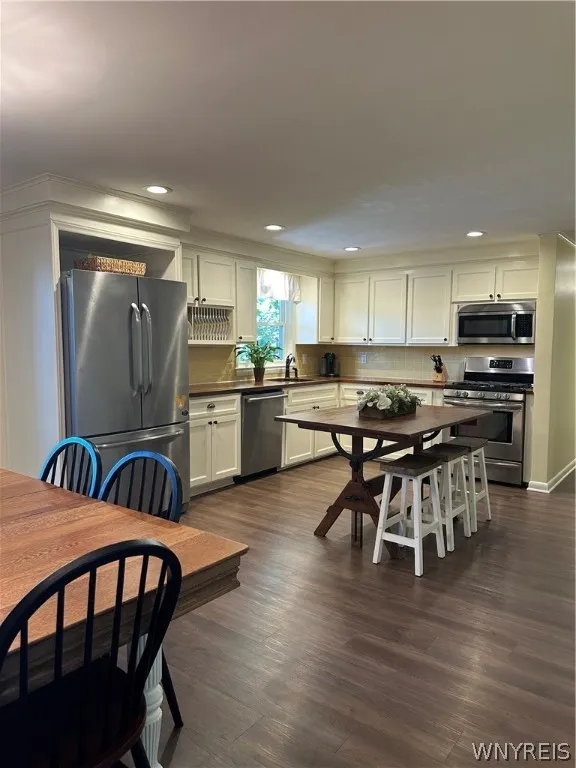 9430 Roll Road, Clarence, New York 14032, Clarence, New York 14032, 3 Bedrooms Bedrooms, 8 Rooms Rooms,1 BathroomBathrooms,Residential,Closed,9430 Roll Road, Clarence, New York 14032,0,B1550302