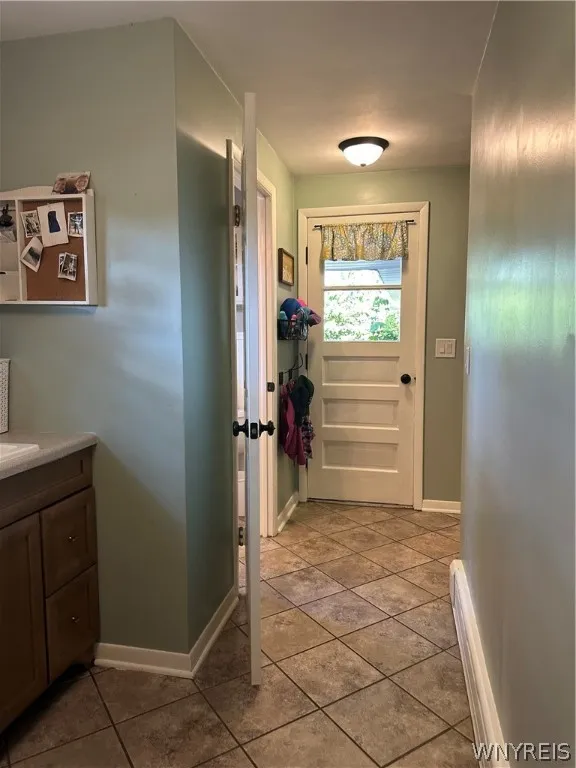 9430 Roll Road, Clarence, New York 14032, Clarence, New York 14032, 3 Bedrooms Bedrooms, 8 Rooms Rooms,1 BathroomBathrooms,Residential,Closed,9430 Roll Road, Clarence, New York 14032,0,B1550302