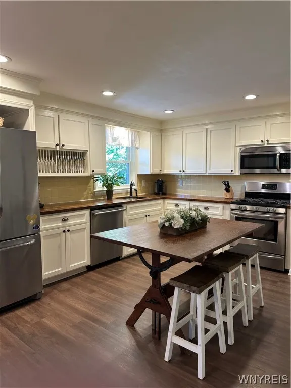 9430 Roll Road, Clarence, New York 14032, Clarence, New York 14032, 3 Bedrooms Bedrooms, 8 Rooms Rooms,1 BathroomBathrooms,Residential,Closed,9430 Roll Road, Clarence, New York 14032,0,B1550302