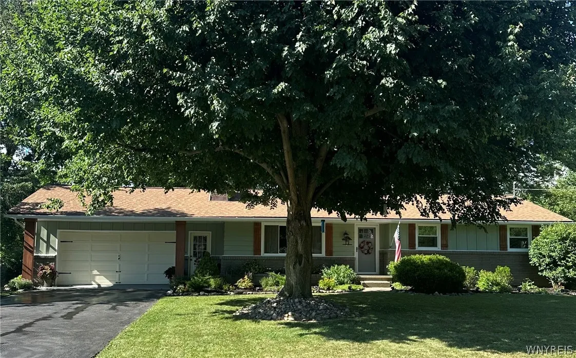 9430 Roll Road, Clarence, New York 14032, Clarence, New York 14032, 3 Bedrooms Bedrooms, 8 Rooms Rooms,1 BathroomBathrooms,Residential,Closed,9430 Roll Road, Clarence, New York 14032,0,B1550302