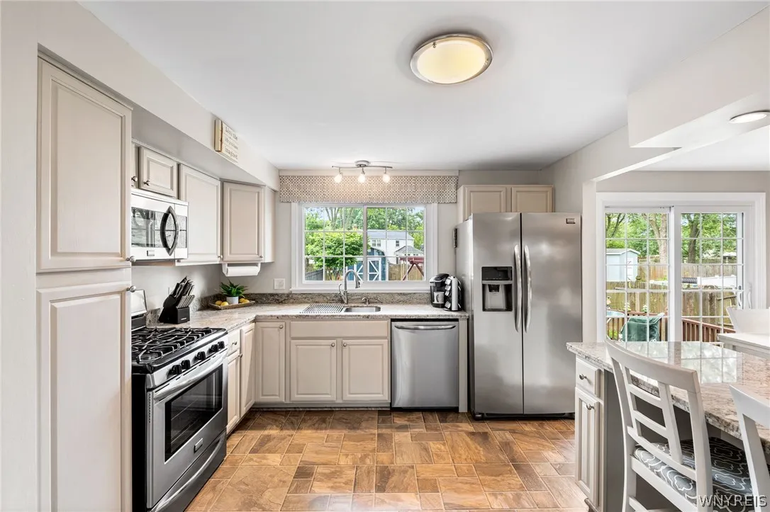 146 Sweet Briar Road, Tonawanda-town, New York 141, Tonawanda, New York 14150, 3 Bedrooms Bedrooms, 10 Rooms Rooms,1 BathroomBathrooms,Residential,Closed,146 Sweet Briar Road, Tonawanda-town, New York 141,0,B1549765