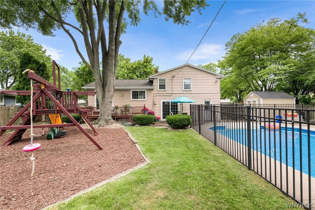 146 Sweet Briar Road, Tonawanda-town, New York 141, Tonawanda, New York 14150, 3 Bedrooms Bedrooms, 10 Rooms Rooms,1 BathroomBathrooms,Residential,Closed,146 Sweet Briar Road, Tonawanda-town, New York 141,0,B1549765