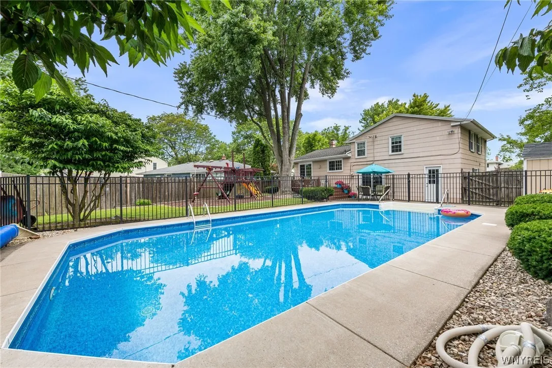 146 Sweet Briar Road, Tonawanda-town, New York 141, Tonawanda, New York 14150, 3 Bedrooms Bedrooms, 10 Rooms Rooms,1 BathroomBathrooms,Residential,Closed,146 Sweet Briar Road, Tonawanda-town, New York 141,0,B1549765
