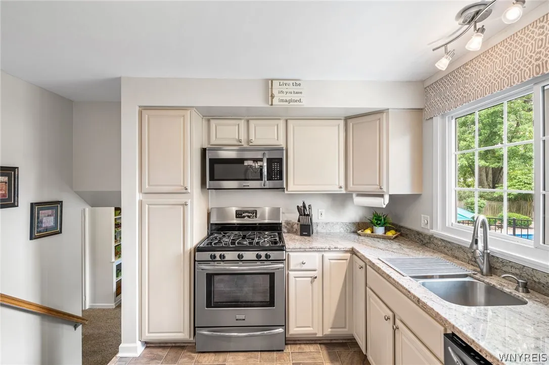146 Sweet Briar Road, Tonawanda-town, New York 141, Tonawanda, New York 14150, 3 Bedrooms Bedrooms, 10 Rooms Rooms,1 BathroomBathrooms,Residential,Closed,146 Sweet Briar Road, Tonawanda-town, New York 141,0,B1549765