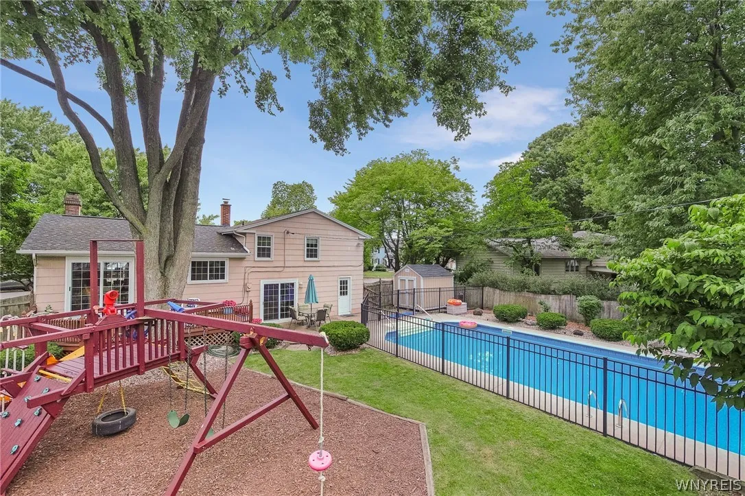 146 Sweet Briar Road, Tonawanda-town, New York 141, Tonawanda, New York 14150, 3 Bedrooms Bedrooms, 10 Rooms Rooms,1 BathroomBathrooms,Residential,Closed,146 Sweet Briar Road, Tonawanda-town, New York 141,0,B1549765