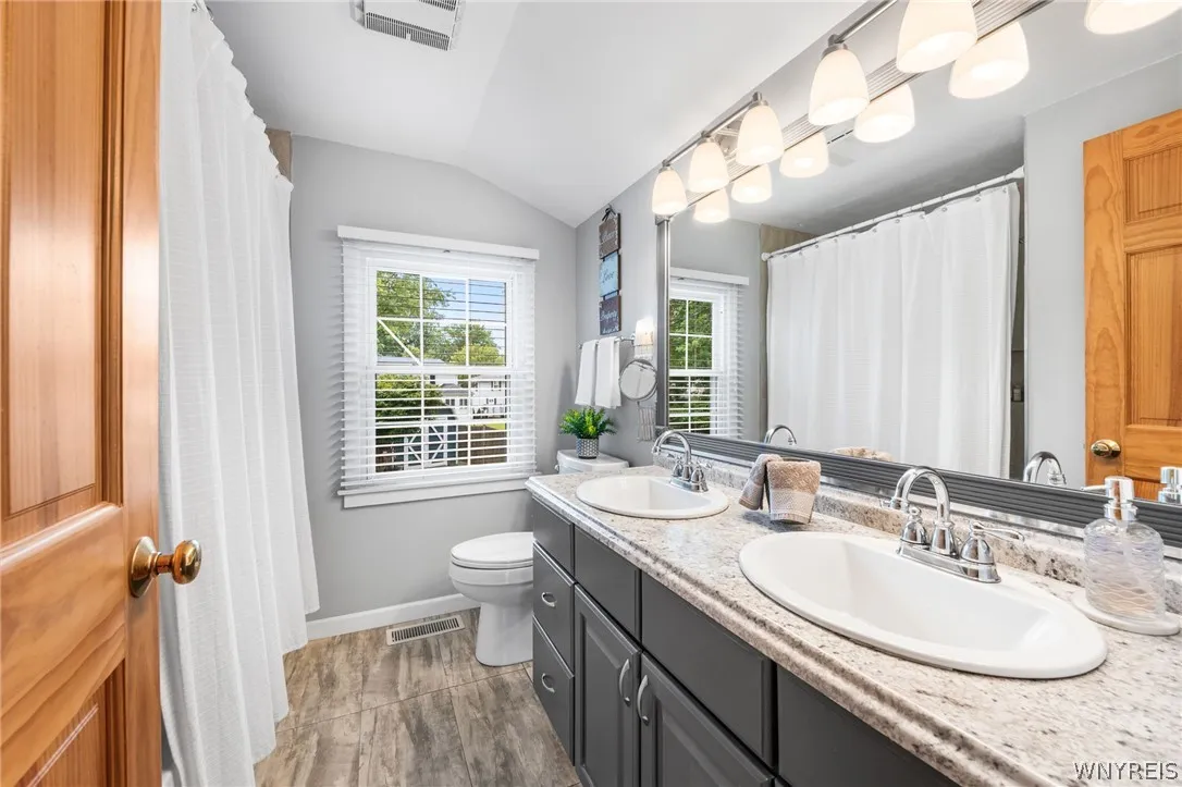 146 Sweet Briar Road, Tonawanda-town, New York 141, Tonawanda, New York 14150, 3 Bedrooms Bedrooms, 10 Rooms Rooms,1 BathroomBathrooms,Residential,Closed,146 Sweet Briar Road, Tonawanda-town, New York 141,0,B1549765
