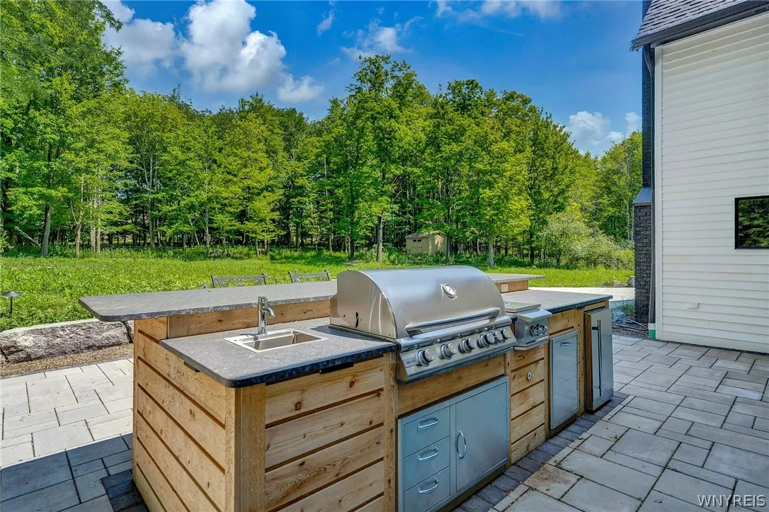 Outdoor Kitchen