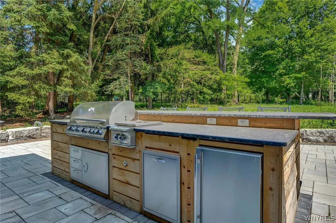 Outdoor Kitchen