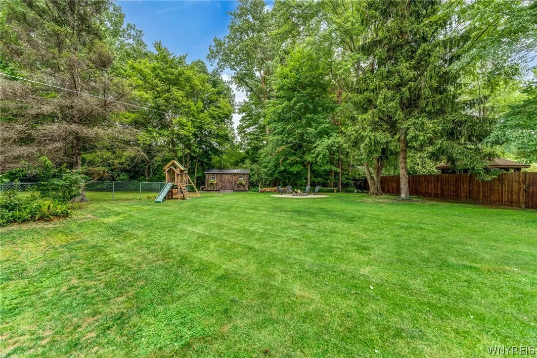 1695 Meadow Drive, Alden, New York 14004, Alden, New York 14004, 3 Bedrooms Bedrooms, 6 Rooms Rooms,1 BathroomBathrooms,Residential,Closed,1695 Meadow Drive, Alden, New York 14004,0,B1550990