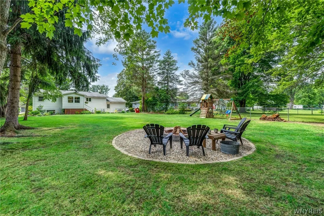1695 Meadow Drive, Alden, New York 14004, Alden, New York 14004, 3 Bedrooms Bedrooms, 6 Rooms Rooms,1 BathroomBathrooms,Residential,Closed,1695 Meadow Drive, Alden, New York 14004,0,B1550990