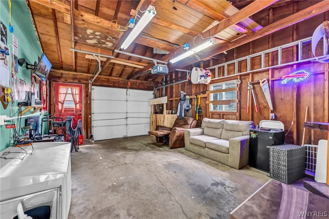 1695 Meadow Drive, Alden, New York 14004, Alden, New York 14004, 3 Bedrooms Bedrooms, 6 Rooms Rooms,1 BathroomBathrooms,Residential,Closed,1695 Meadow Drive, Alden, New York 14004,0,B1550990