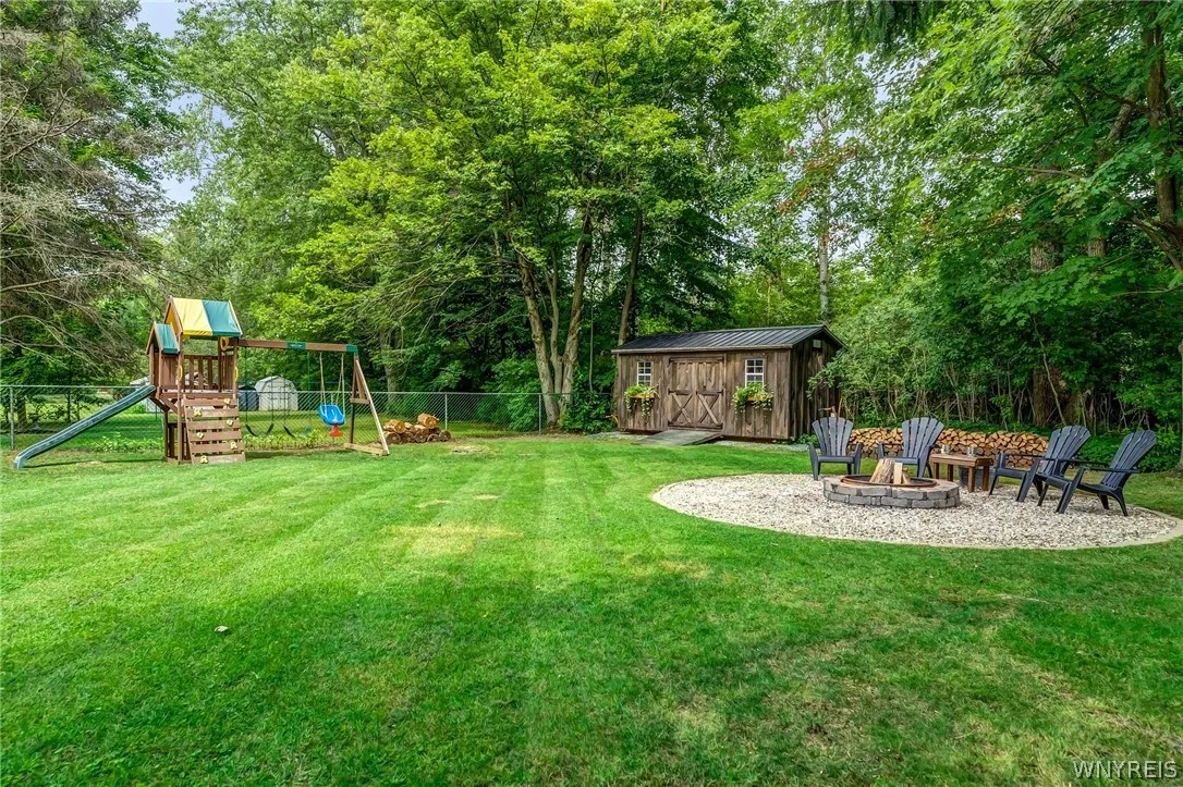 1695 Meadow Drive, Alden, New York 14004, Alden, New York 14004, 3 Bedrooms Bedrooms, 6 Rooms Rooms,1 BathroomBathrooms,Residential,Closed,1695 Meadow Drive, Alden, New York 14004,0,B1550990
