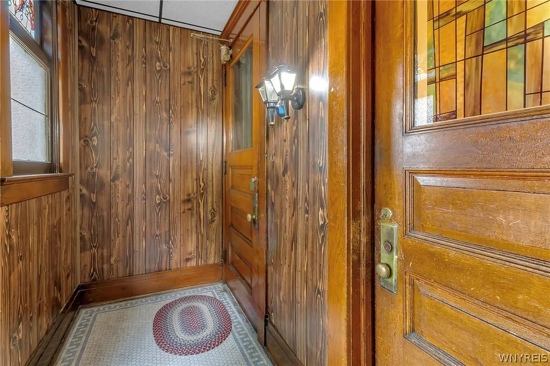 Lower front apartment - entrance