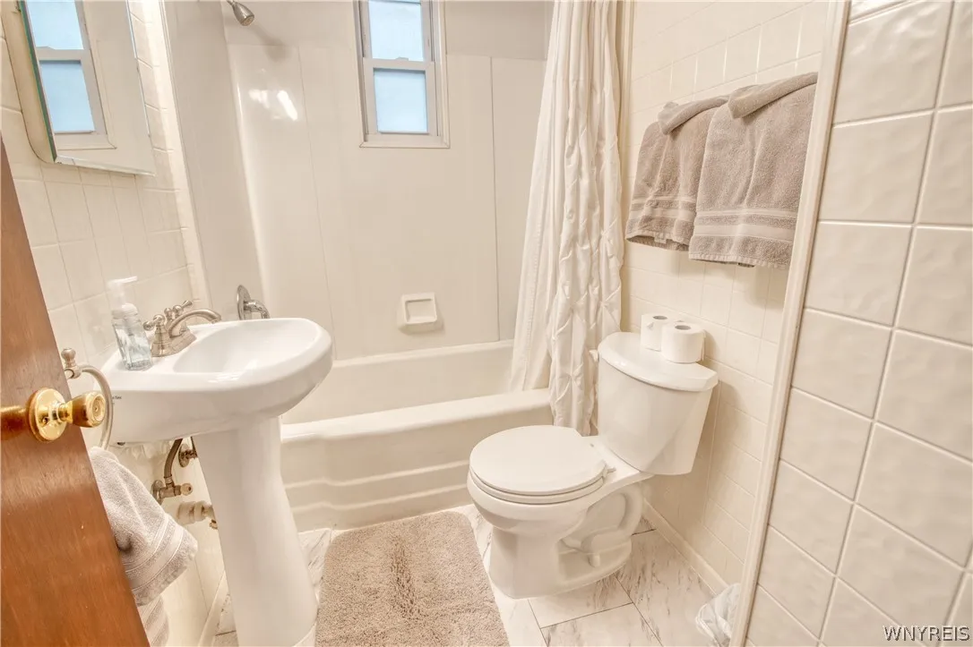 Lower rear apartment