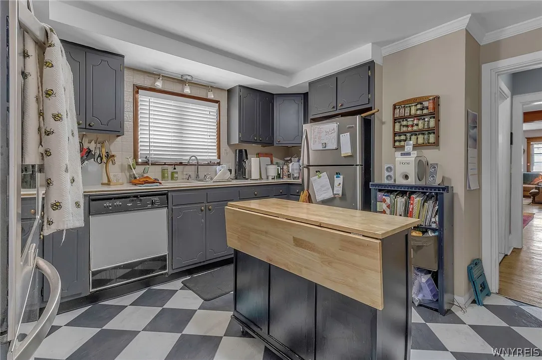 Upper apartment