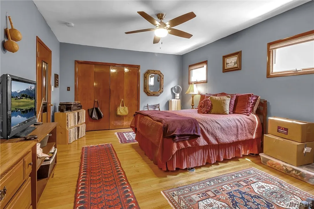 Upper apartment