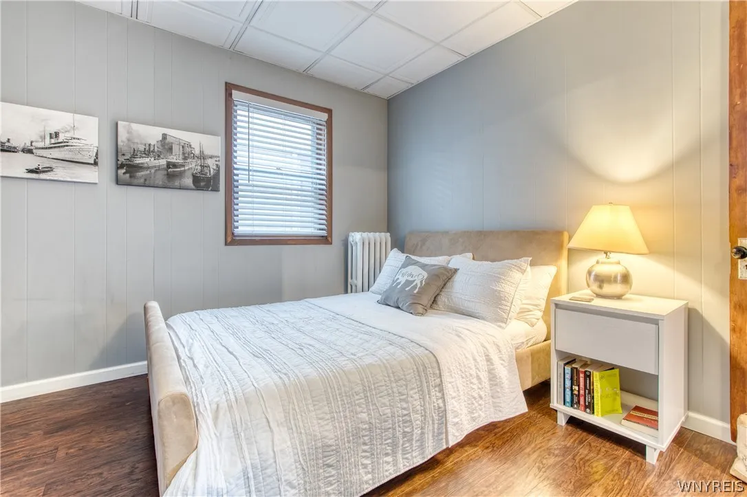 Lower rear apartment - bedroom