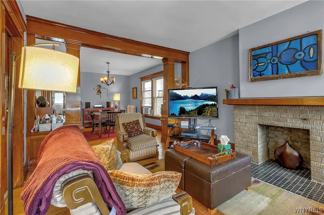 Upper apartment