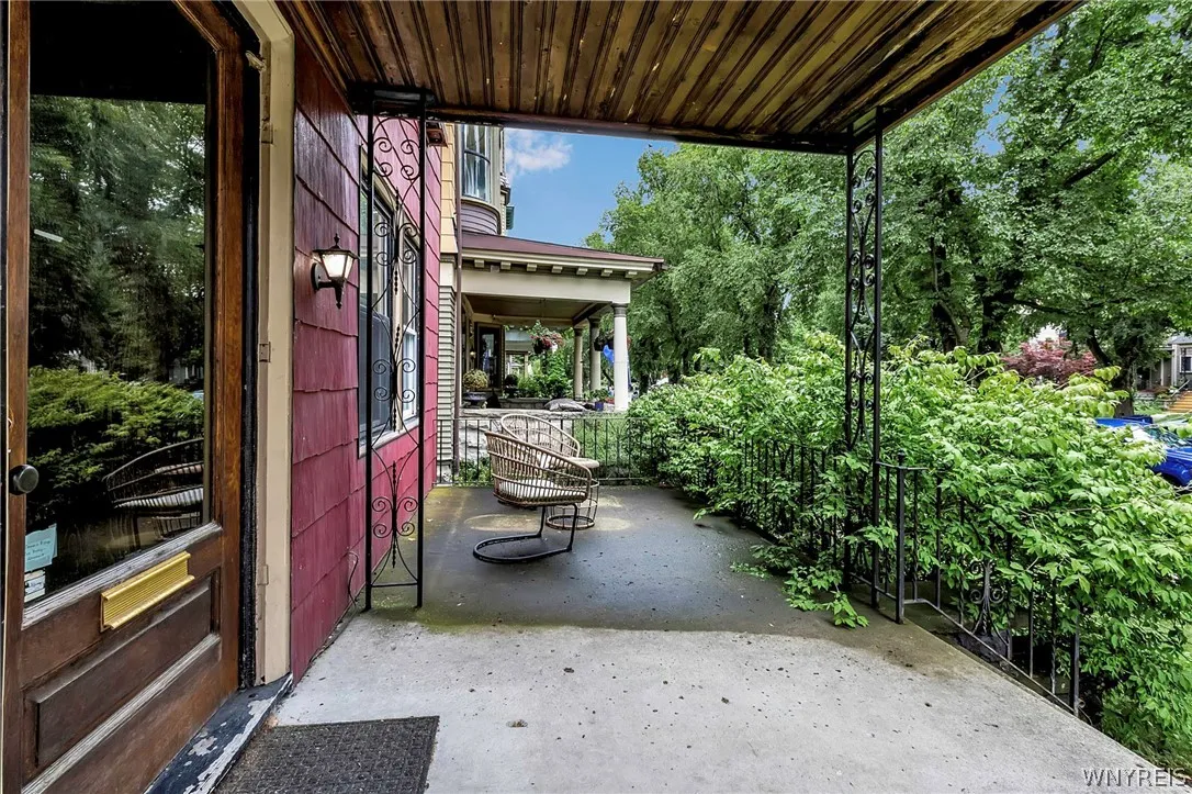 Lower front apartment - porch