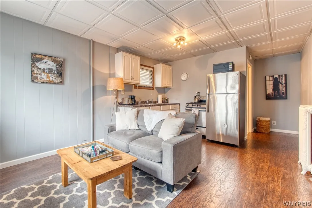 Lower rear apartment