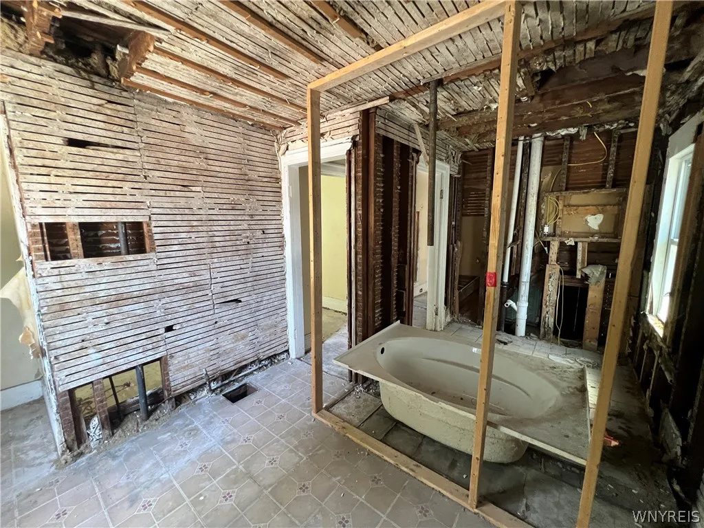 348 Baynes Street, Buffalo, New York 14213, Buffalo, New York 14213, 5 Bedrooms Bedrooms, 12 Rooms Rooms,1 BathroomBathrooms,Residential,Closed,348 Baynes Street, Buffalo, New York 14213,0,B1549496