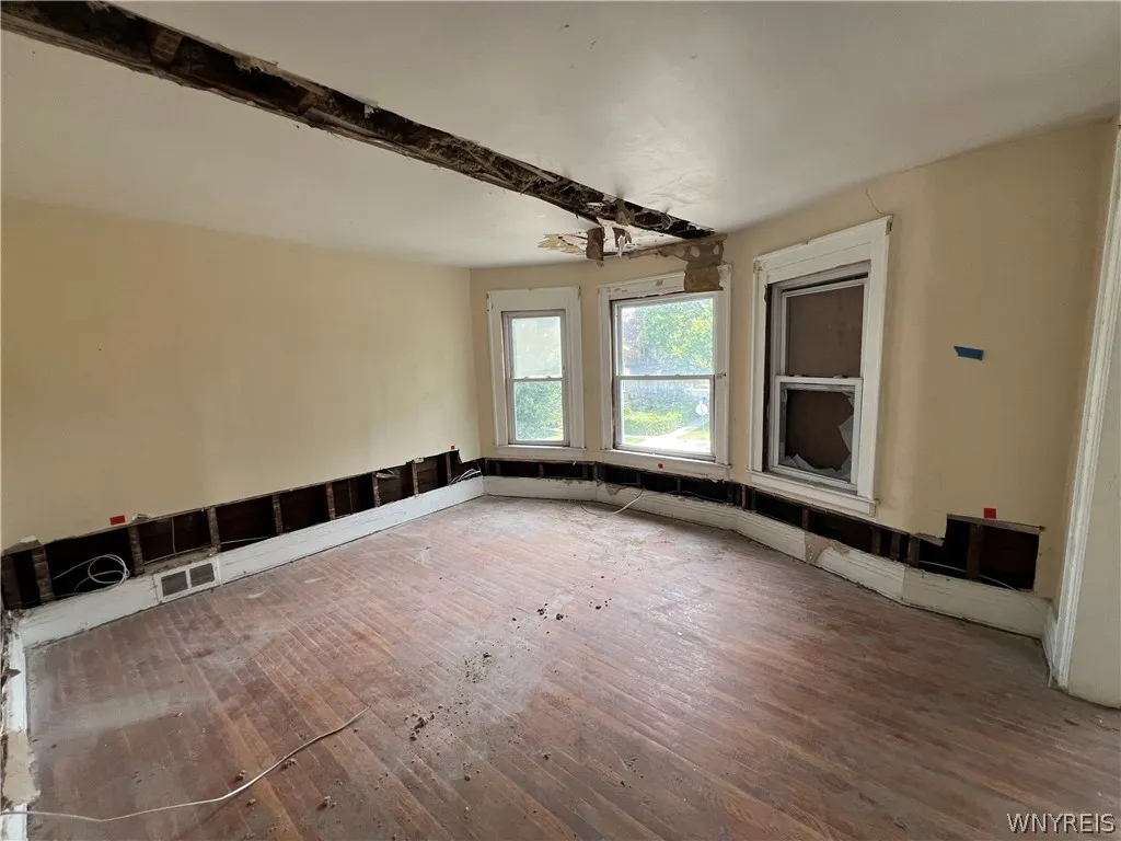 348 Baynes Street, Buffalo, New York 14213, Buffalo, New York 14213, 5 Bedrooms Bedrooms, 12 Rooms Rooms,1 BathroomBathrooms,Residential,Closed,348 Baynes Street, Buffalo, New York 14213,0,B1549496