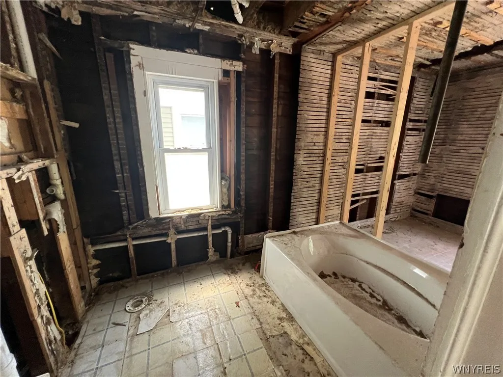 348 Baynes Street, Buffalo, New York 14213, Buffalo, New York 14213, 5 Bedrooms Bedrooms, 12 Rooms Rooms,1 BathroomBathrooms,Residential,Closed,348 Baynes Street, Buffalo, New York 14213,0,B1549496