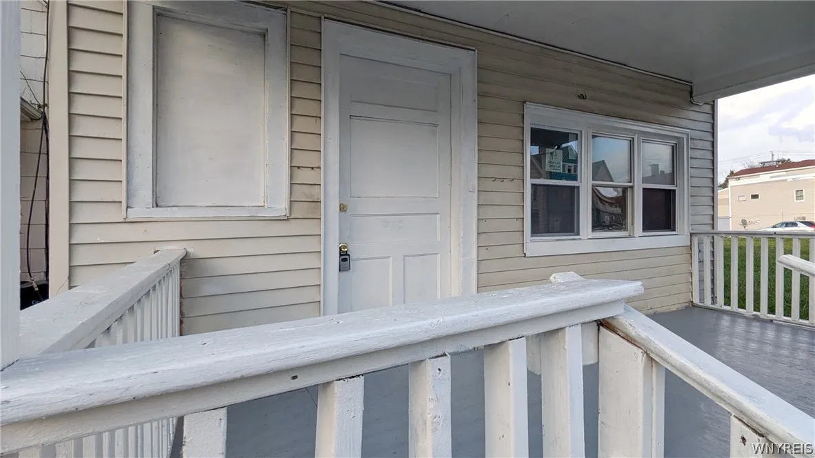 878 Clinton Street, Buffalo, New York 14210, Buffalo, New York 14210, 6 Bedrooms Bedrooms, ,2 BathroomsBathrooms,Residential,Closed,878 Clinton Street, Buffalo, New York 14210,0,B1551682