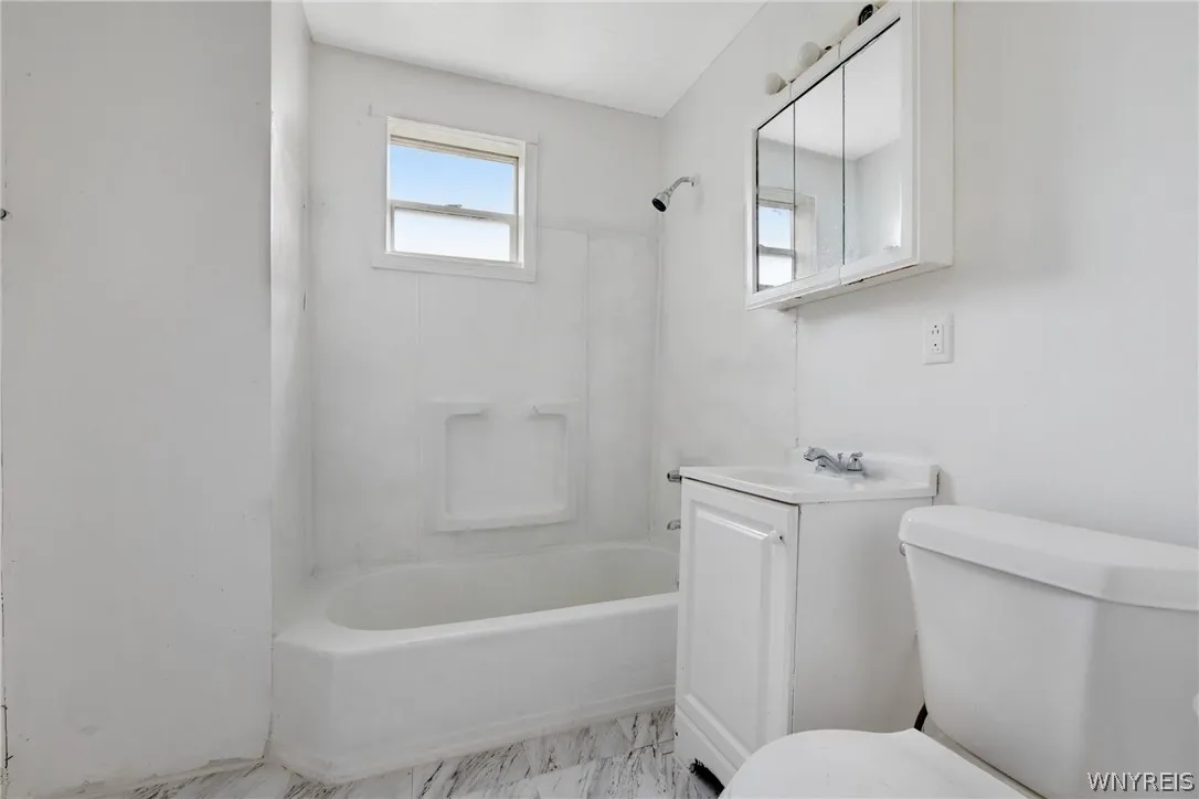 878 Clinton Street, Buffalo, New York 14210, Buffalo, New York 14210, 6 Bedrooms Bedrooms, ,2 BathroomsBathrooms,Residential,Closed,878 Clinton Street, Buffalo, New York 14210,0,B1551682