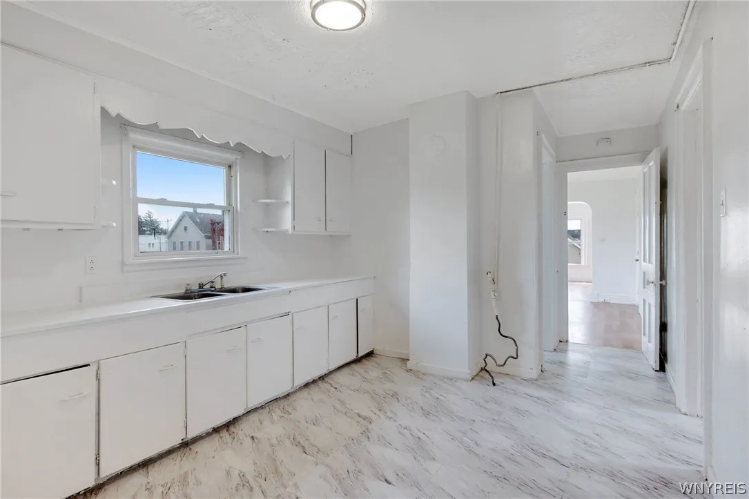 878 Clinton Street, Buffalo, New York 14210, Buffalo, New York 14210, 6 Bedrooms Bedrooms, ,2 BathroomsBathrooms,Residential,Closed,878 Clinton Street, Buffalo, New York 14210,0,B1551682