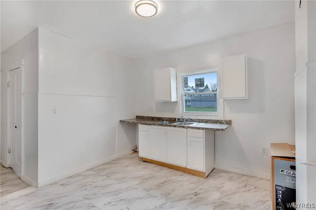 878 Clinton Street, Buffalo, New York 14210, Buffalo, New York 14210, 6 Bedrooms Bedrooms, ,2 BathroomsBathrooms,Residential,Closed,878 Clinton Street, Buffalo, New York 14210,0,B1551682