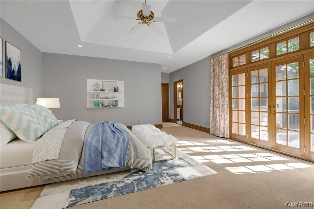 1st floor Ensuite bedroom has been virtually staged