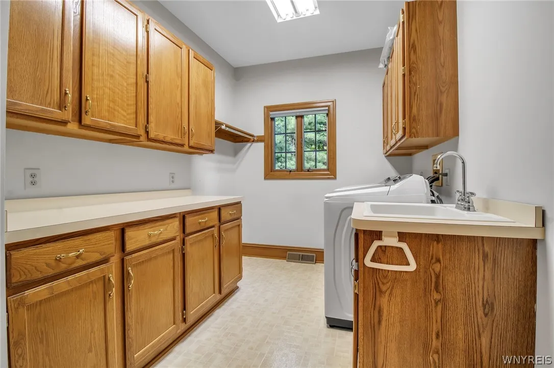 50 Hillsboro Drive, Orchard Park, New York 14127, Orchard Park, New York 14127, 4 Bedrooms Bedrooms, 14 Rooms Rooms,3 BathroomsBathrooms,Residential,Closed,50 Hillsboro Drive, Orchard Park, New York 14127,0,B1550235