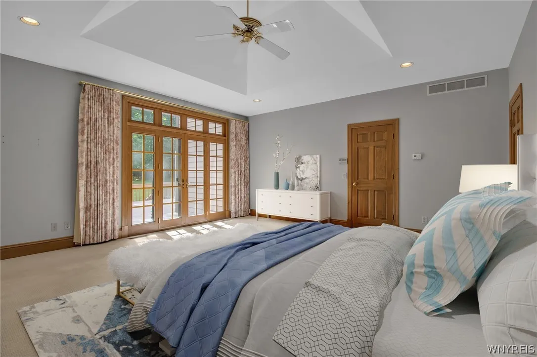 1st floor Ensuite bedroom has been virtually staged