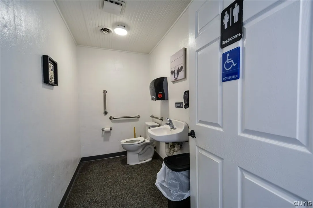 210 West Seneca Turnpike, Syracuse, New York 13205, Syracuse, New York 13205, ,Commercial Sale,For Sale,210 West Seneca Turnpike, Syracuse, New York 13205,0,S1551643
