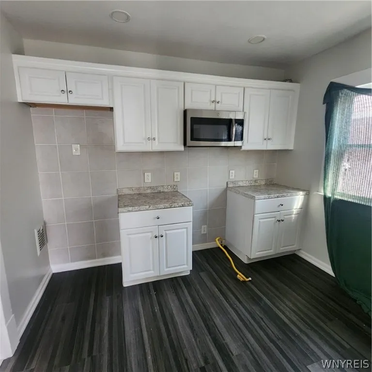 515 Ontario Street, Buffalo, New York 14207, Buffalo, New York 14207, 6 Bedrooms Bedrooms, ,2 BathroomsBathrooms,Residential,Closed,515 Ontario Street, Buffalo, New York 14207,0,B1551935