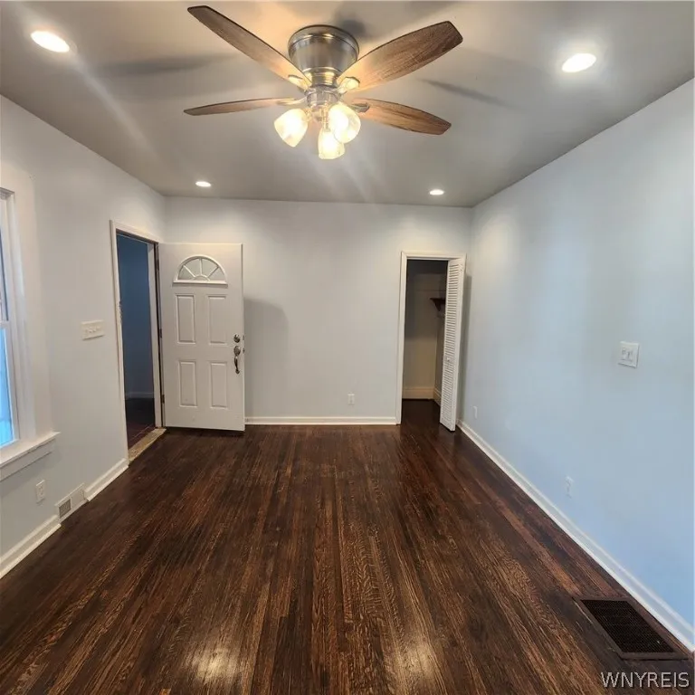 515 Ontario Street, Buffalo, New York 14207, Buffalo, New York 14207, 6 Bedrooms Bedrooms, ,2 BathroomsBathrooms,Residential,Closed,515 Ontario Street, Buffalo, New York 14207,0,B1551935