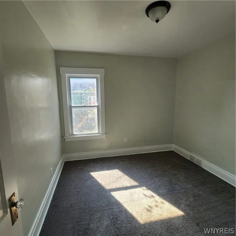 515 Ontario Street, Buffalo, New York 14207, Buffalo, New York 14207, 6 Bedrooms Bedrooms, ,2 BathroomsBathrooms,Residential,Closed,515 Ontario Street, Buffalo, New York 14207,0,B1551935