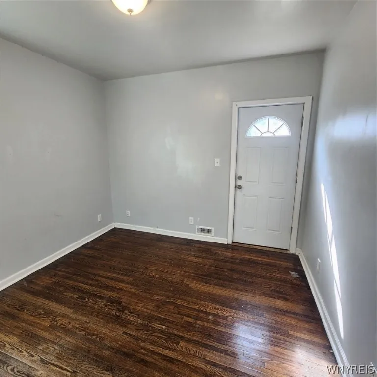 515 Ontario Street, Buffalo, New York 14207, Buffalo, New York 14207, 6 Bedrooms Bedrooms, ,2 BathroomsBathrooms,Residential,Closed,515 Ontario Street, Buffalo, New York 14207,0,B1551935