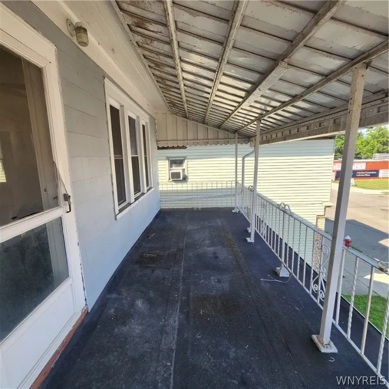 515 Ontario Street, Buffalo, New York 14207, Buffalo, New York 14207, 6 Bedrooms Bedrooms, ,2 BathroomsBathrooms,Residential,Closed,515 Ontario Street, Buffalo, New York 14207,0,B1551935