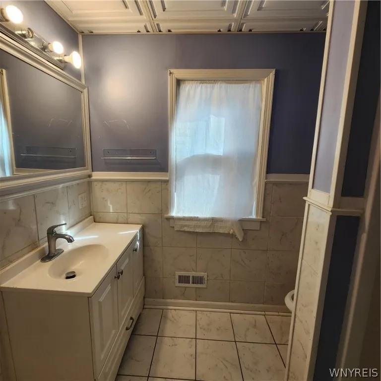 515 Ontario Street, Buffalo, New York 14207, Buffalo, New York 14207, 6 Bedrooms Bedrooms, ,2 BathroomsBathrooms,Residential,Closed,515 Ontario Street, Buffalo, New York 14207,0,B1551935